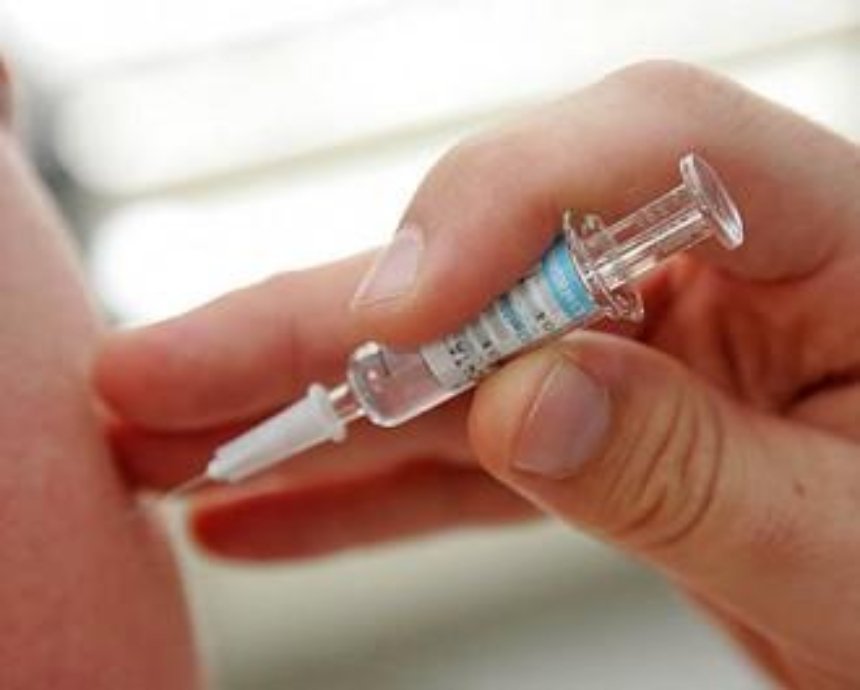 Прививки от гриппа будут делать в поликлиниках