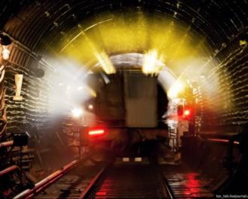 Подземный «трубочист»: тоннелемоечная машина метро