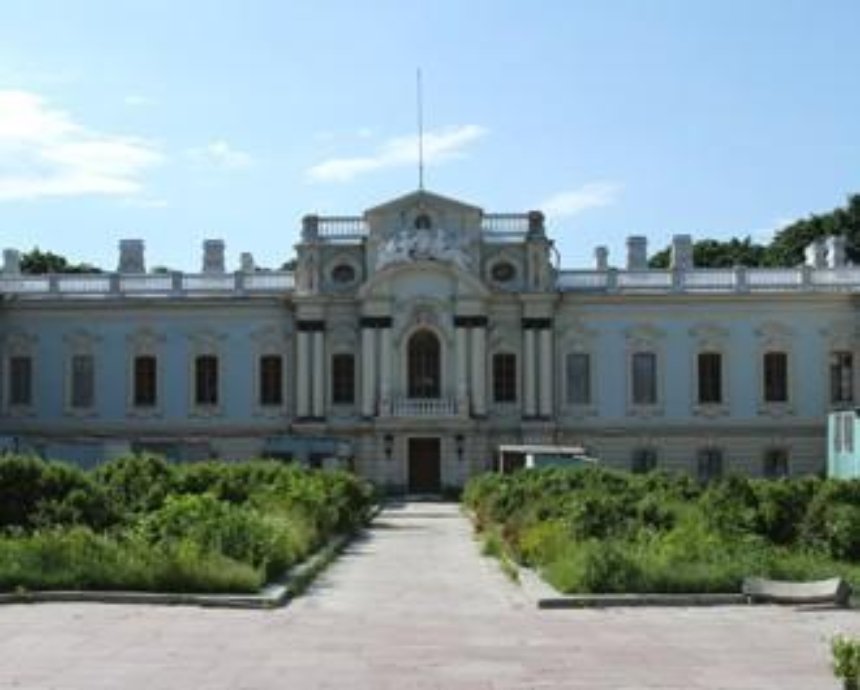 В Киеве может рухнуть Мариинский дворец: в здании обваливаются фасады и протекает крыша
