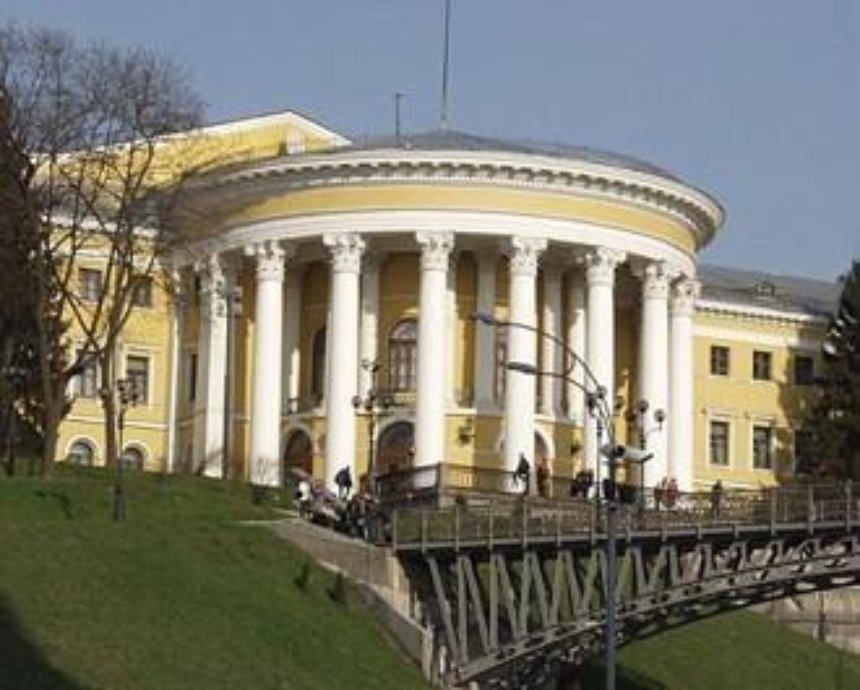 Ремонт Октябрьского дворца после Майдана потянет на миллион гривен