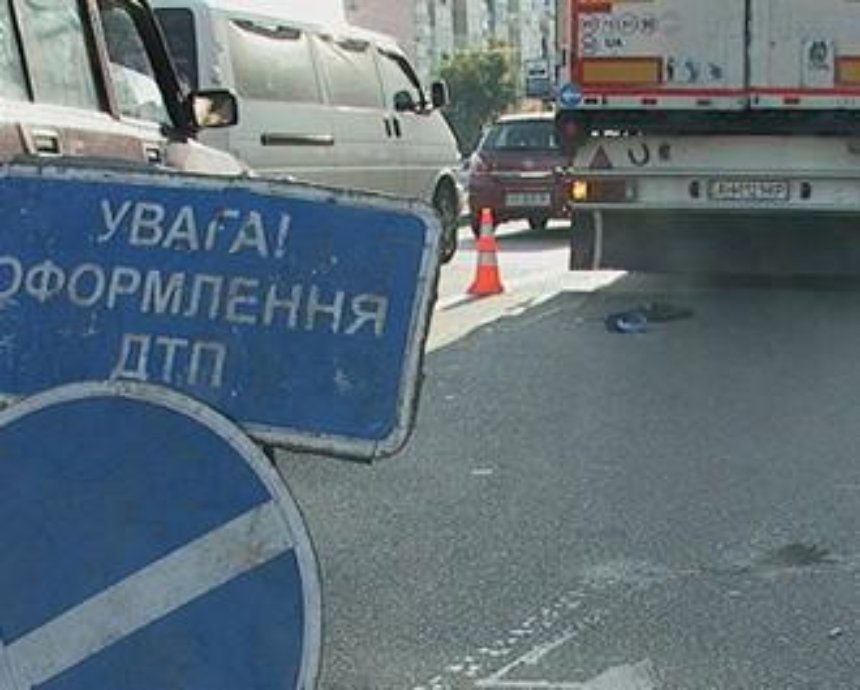 ДТП в Киеве: грузовик задавил мужчину на сфетофоре