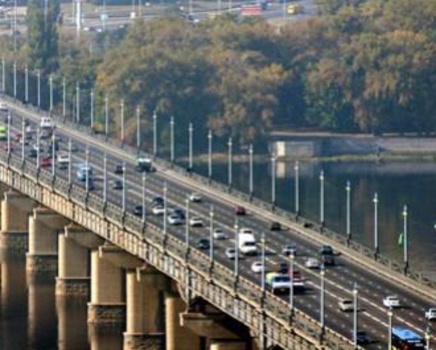В субботу на мосту Патона в Киеве ограничат движение
