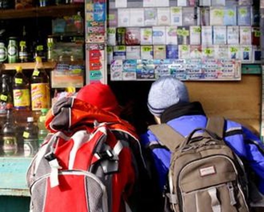 В Киеве рассекретили сеть ларьков, нелегально торговавших алкоголем и сигаретами