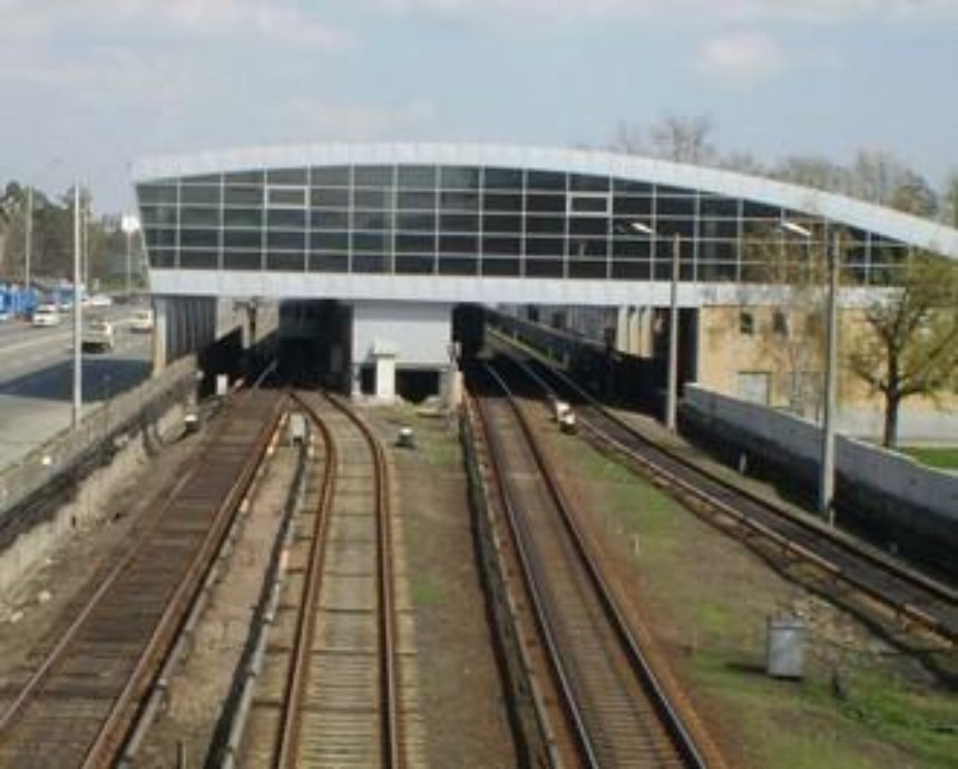 Станции метро "Дарница" и "Кловская" закрыты для входа и выхода пассажиров
