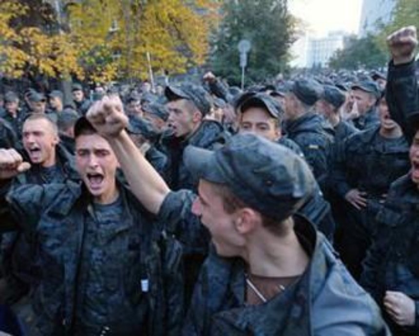 Военнослужащих Нацгвардии призывали протестовать под АП в соцсетях с территории России