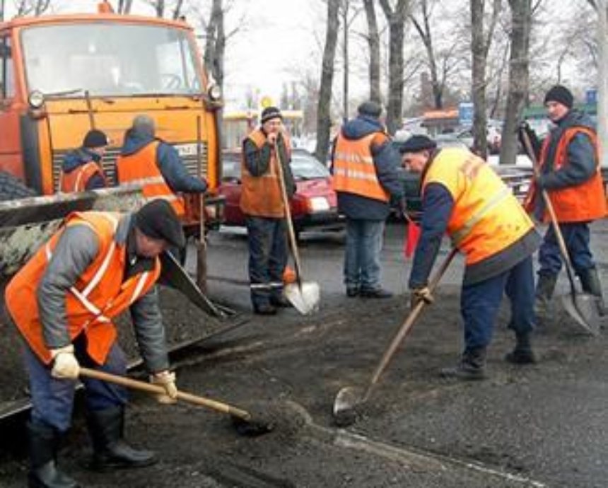 В Киевавтодоре обещают до конца года починить 14 дорог