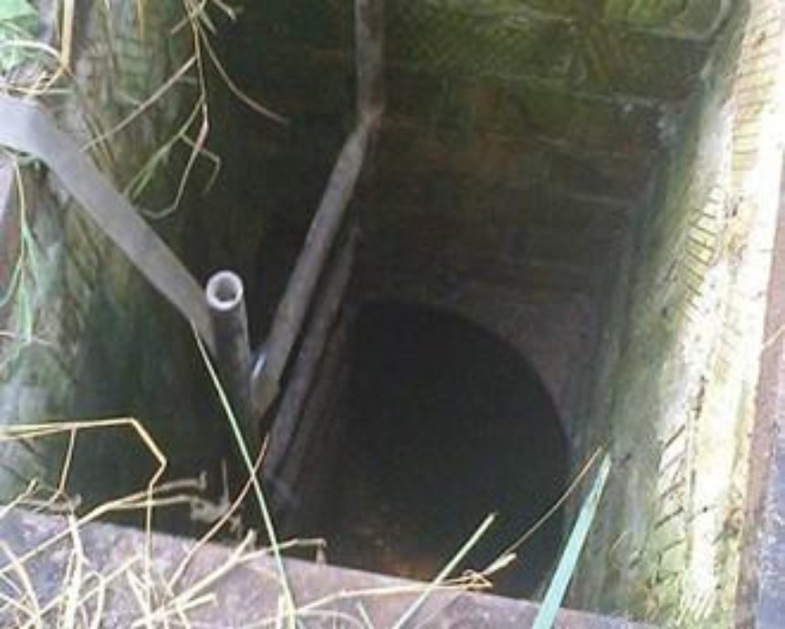На Киевщине девочка упала в 9-метровую яму