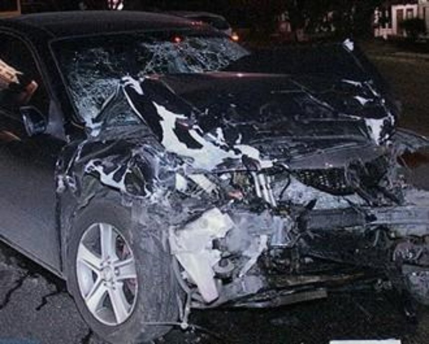 ДТП в Киеве: Mazda отбросила джип Mitsubishi Pajero на отбойник