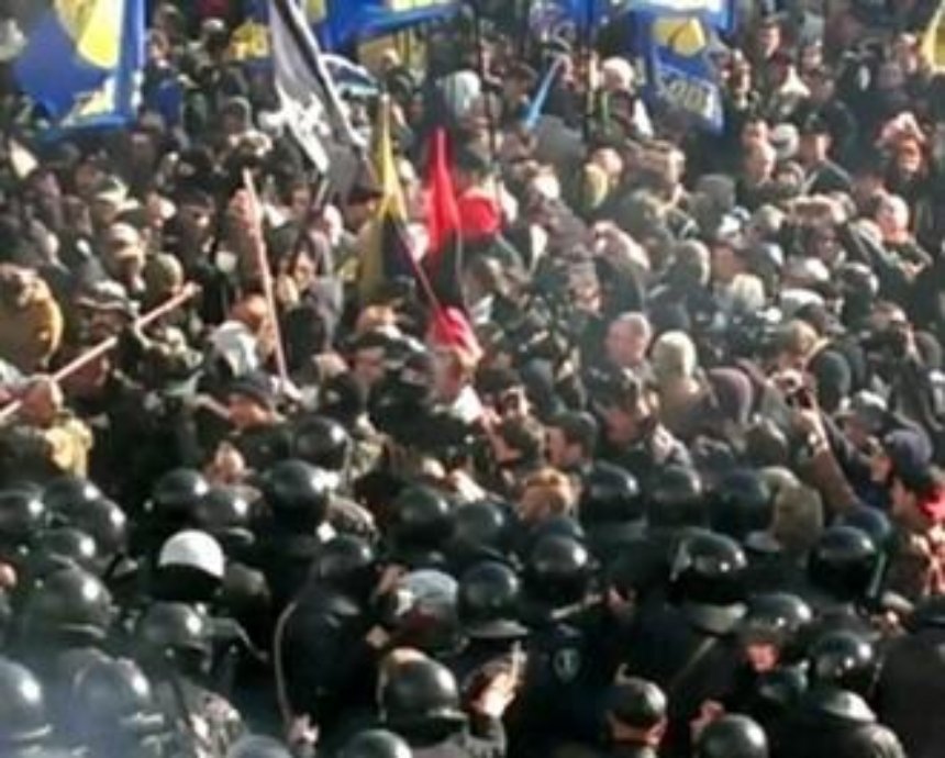 Милиция начала задерживать протестовавших у Рады