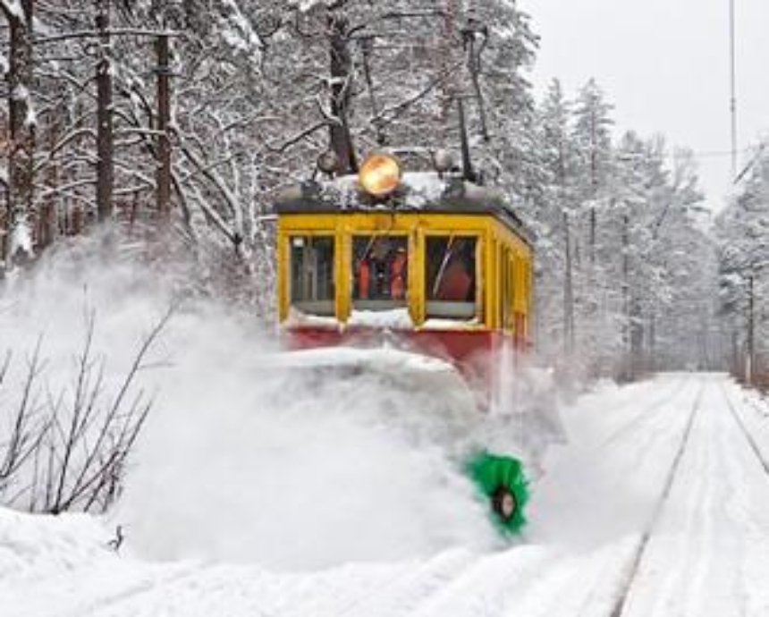 Киевские трамваи будут чистить снег