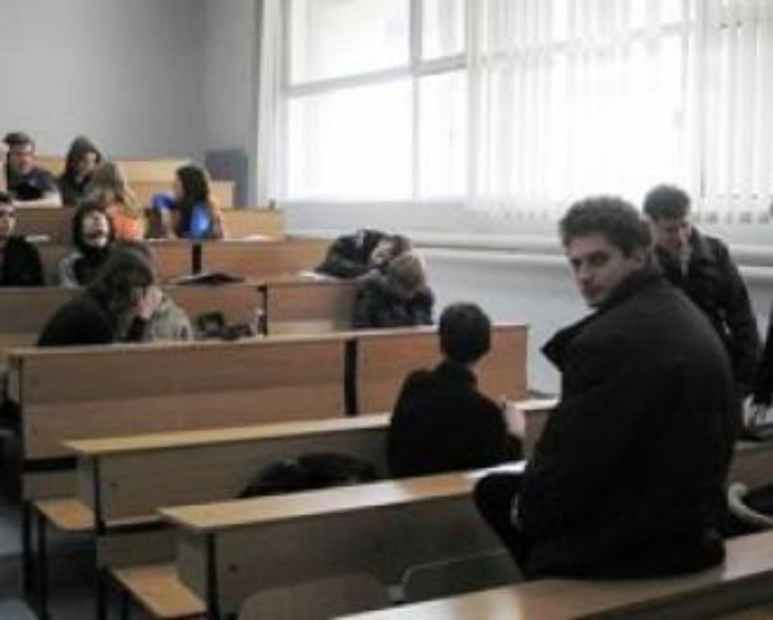 Киевских студентов отправят на каникулы на два месяца