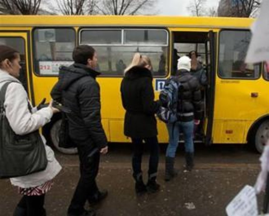 Владельцы маршруток в Киеве самовольно поднимают цены на проезд