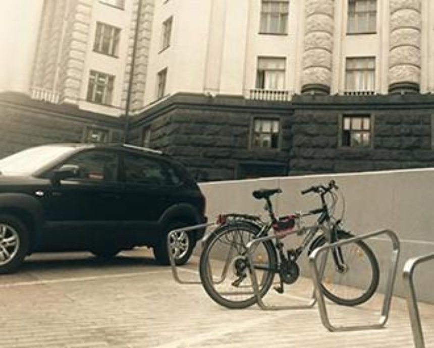 У министров в Киеве появилась велопарковка (фото)