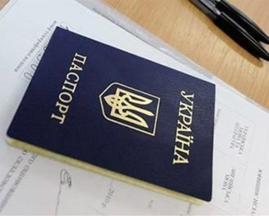 В Киеве мошенники пытались получить ID-номера на подставных крымчан