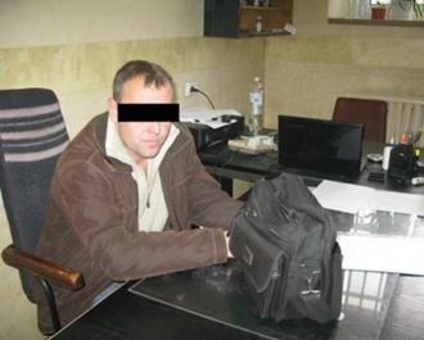 В Киеве правоохранитель пытался занести наркотики в СИЗО (фото)