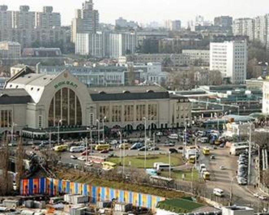 Как изменится площадь перед вокзалом в Киеве: парковка на клумбе и шлагбаумы