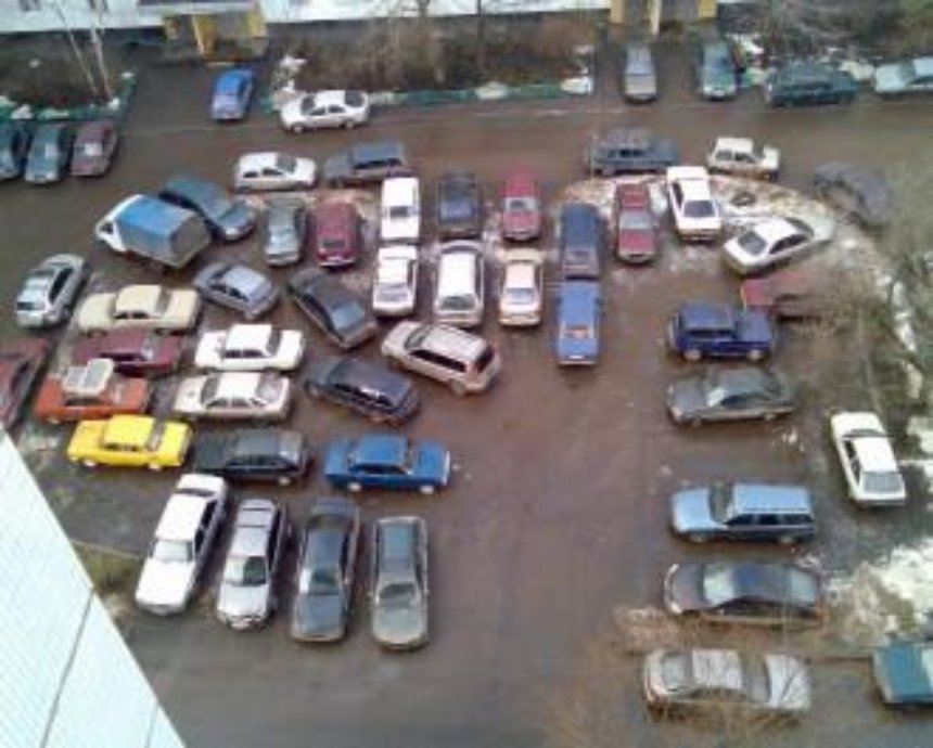 Киевляне хотят избавить свои дворы от машин