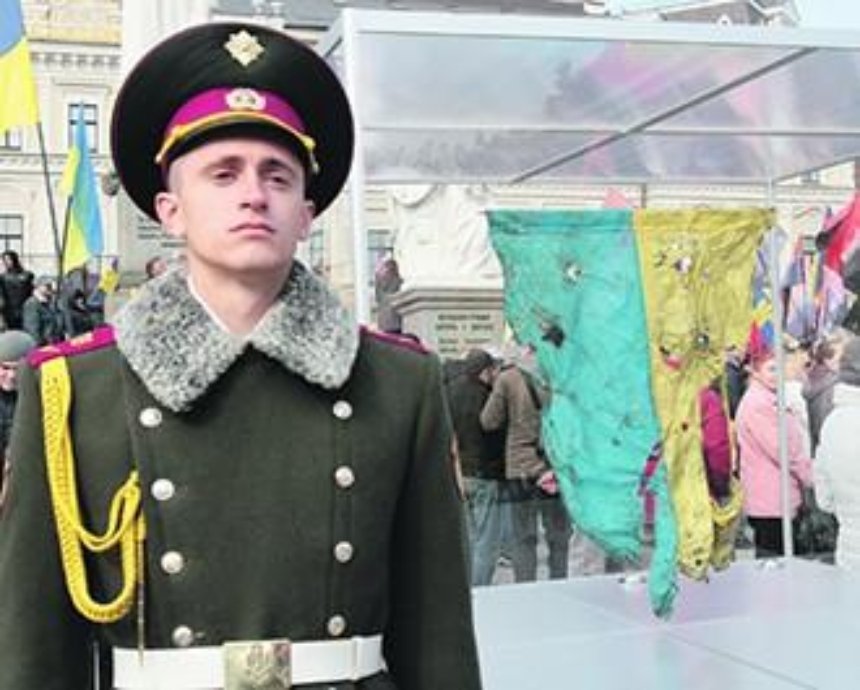 Киев отпраздновал День Защитника с военной техникой и маршем (фото)