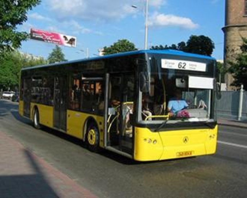 Для двух киевских автобусов введут дополнительные остановки (схема)