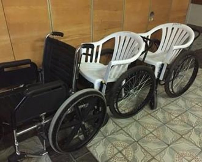 Соцсети шокировали фото инвалидных колясок из киевской больницы