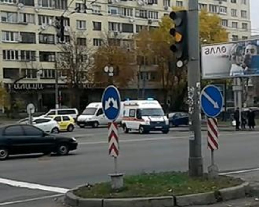 Киевские водители решили не пропускать "скорую"