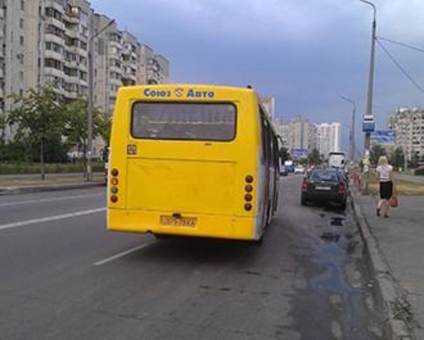 В Киеве на остановке умер водитель маршрутки