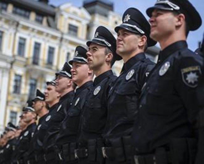 800 патрульных Киева получили первые офицерские погоны, - МВД