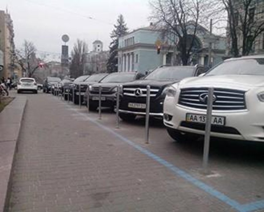 Где в центре Киева можно припарковаться: список адресов