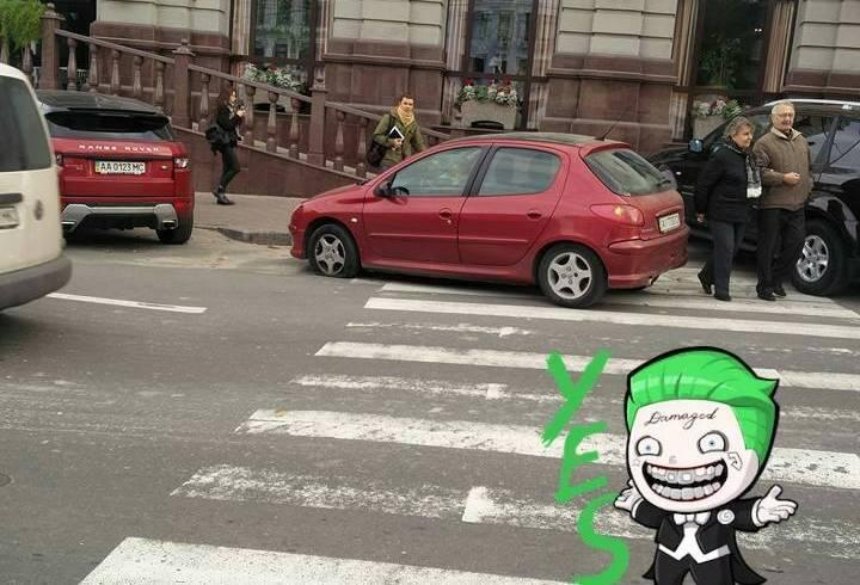 Народный мститель: неизвестный киевлянин спускает шины "героям парковки"