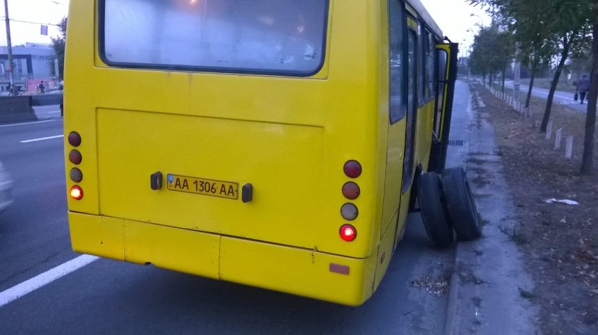 Ад на колесах: маршрутки "Киевпастранса" разваливаются на ходу