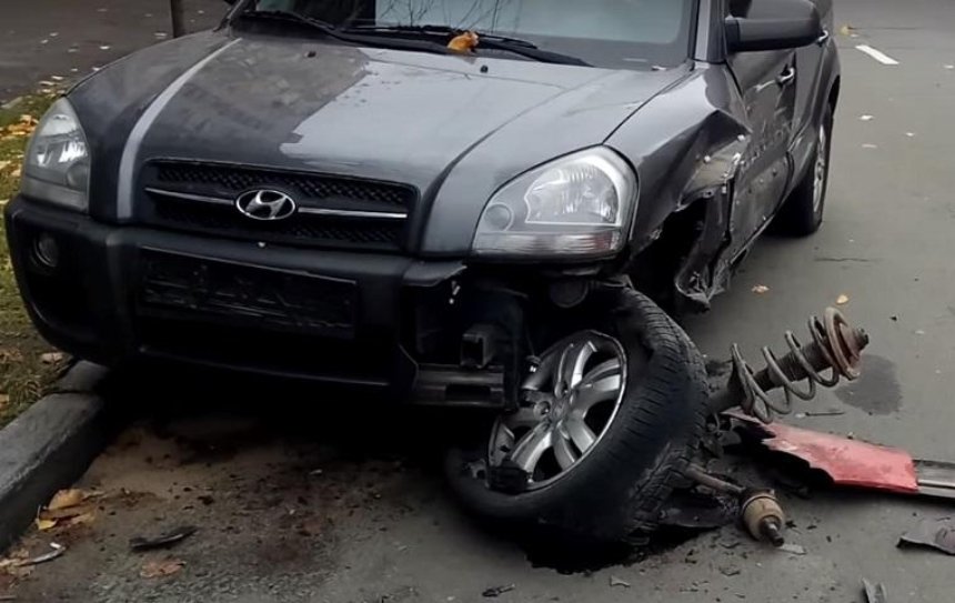 В Киеве из-за собаки произошло ДТП с участием трёх автомобилей (видео)
