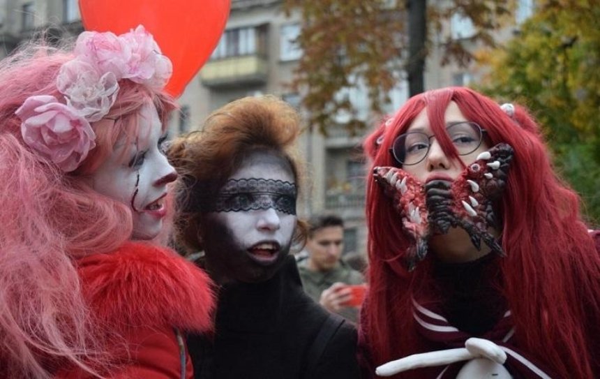 В Киеве накануне Хэллоуина веселится нечисть (фото)