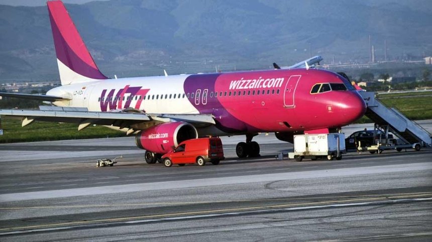 Матерился и вел себя агрессивно: Wizz Air отреагировал на обвинения известного журналиста