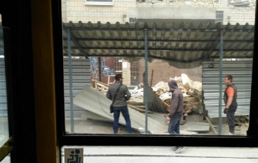 В центре Киева обрушилась стена здания (фото)