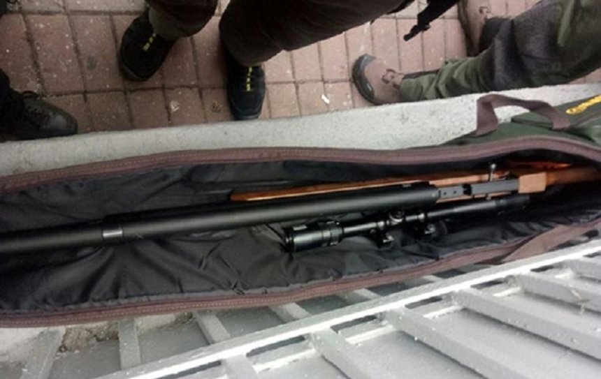 На Грушевского задержали мужчину с винтовкой (фото)