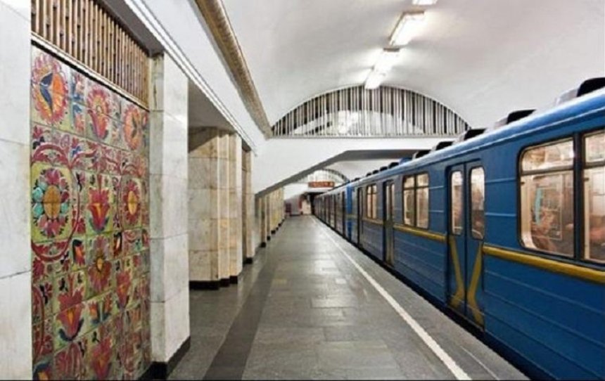 Станцию метро "Крещатик" закрыли из-за анонимного звонка