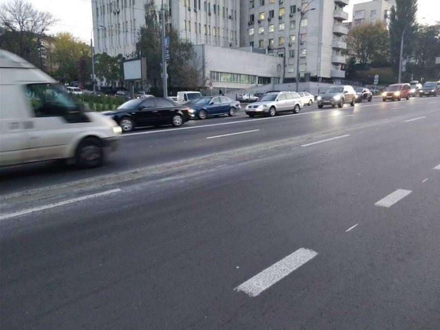 "Київавтодор" знайшов винних у стані столичних доріг (фото)