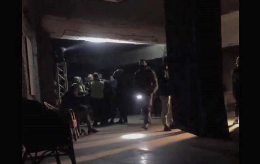 Задержанных в ночном клубе столицы отвезли в военкомат (фото)