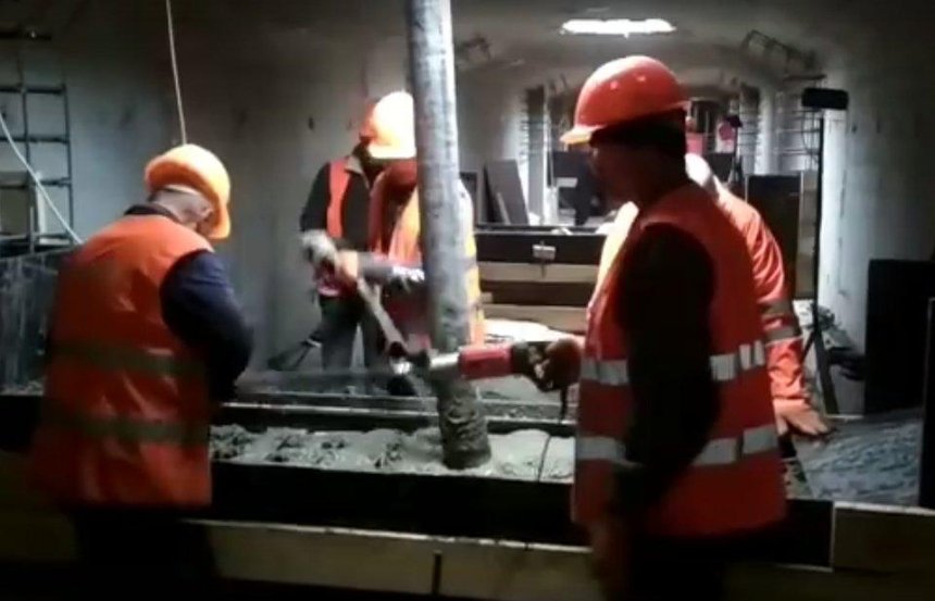 «Киевавтодор» показал ремонт моста Метро изнутри (видео)