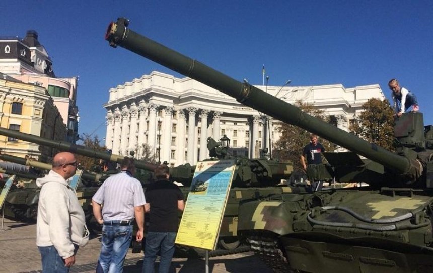 В Киеве открылась выставка военной техники