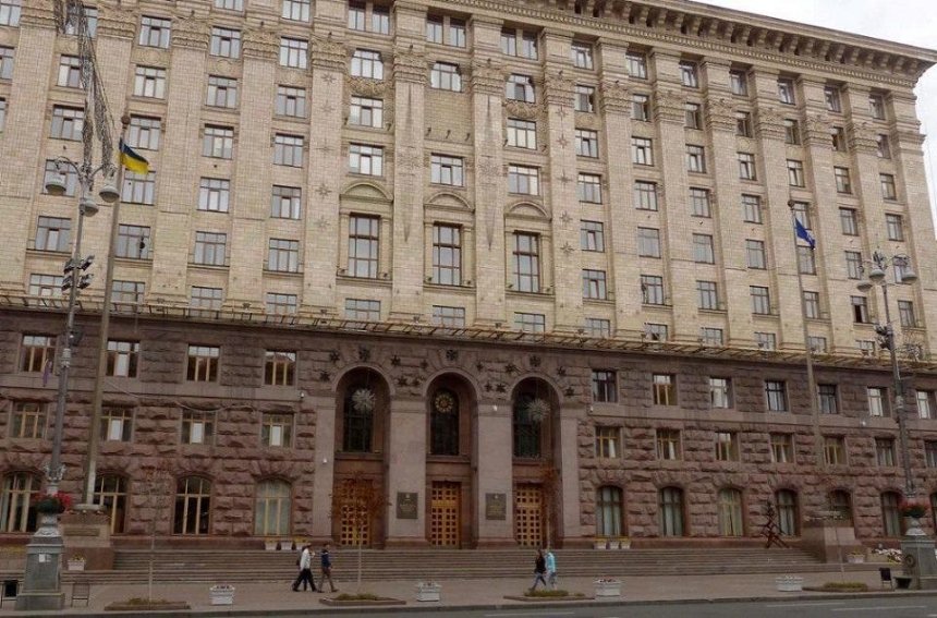 Придется обойти: центральный вход в киевскую мэрию временно закрыли 