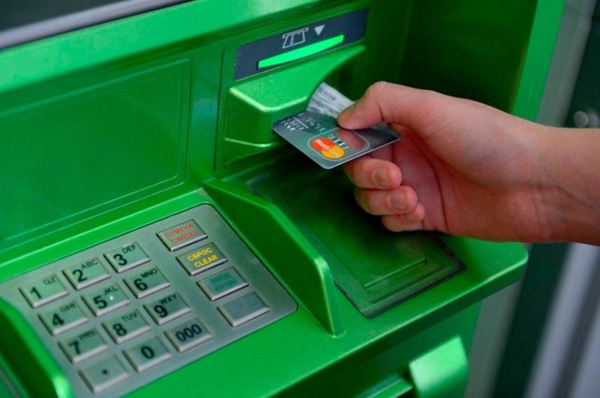 До конца года в киевском метро установят банкоматы «ПриватБанка»