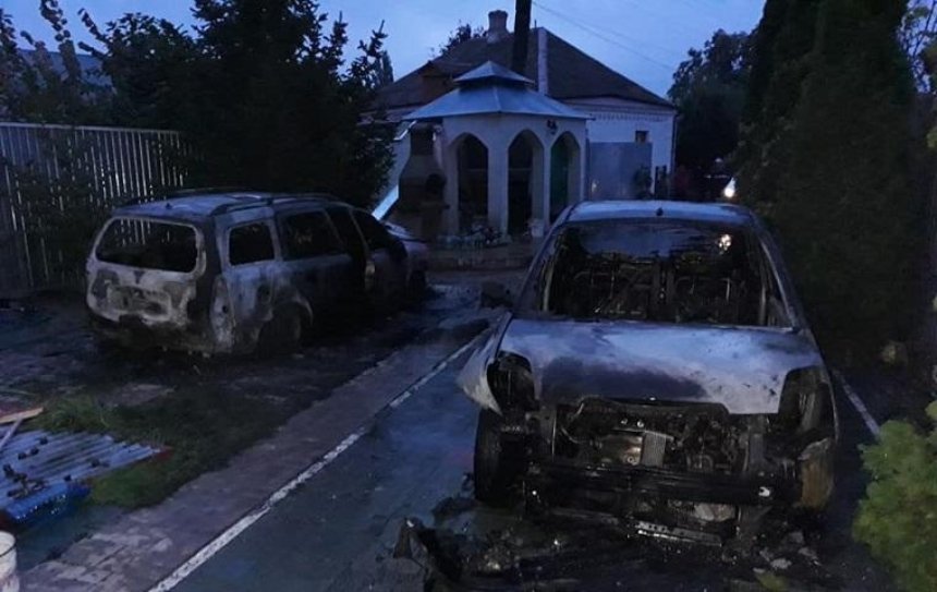 Под Киевом сожгли автомобили борцов с коррупцией (фото, видео)