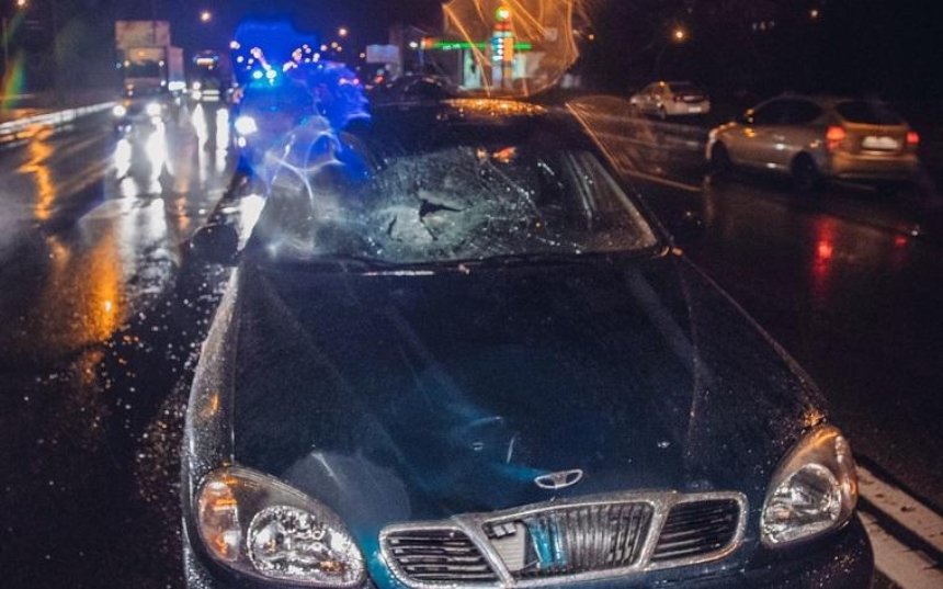 В Деснянском районе мужчина погиб на крыше авто (фото, видео)