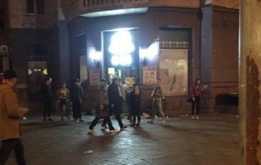 В центре столицы дети разграбили магазин 