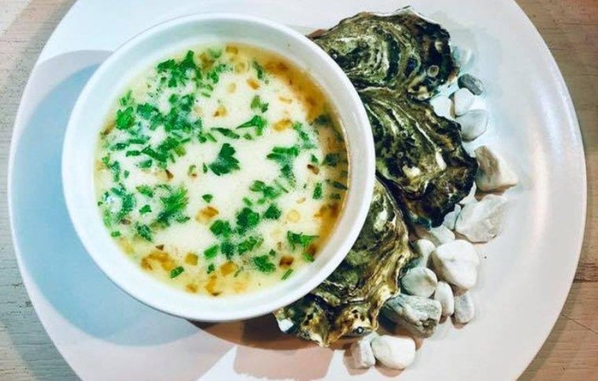 В киевском ресторане бесплатно угощают устричным супом в честь автокефалии