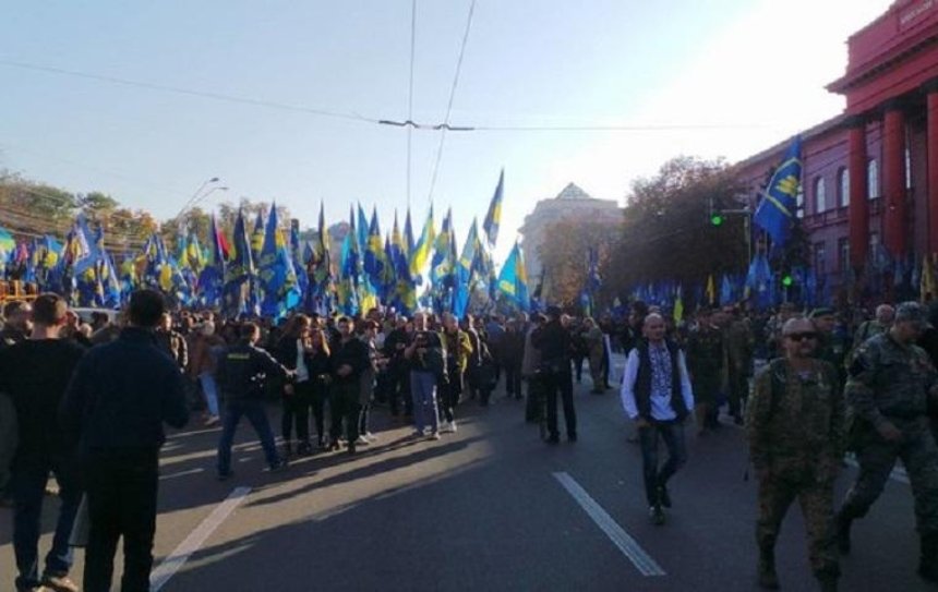 В Киеве проходит марш в честь Украинской повстанческой армии (фото, видео)