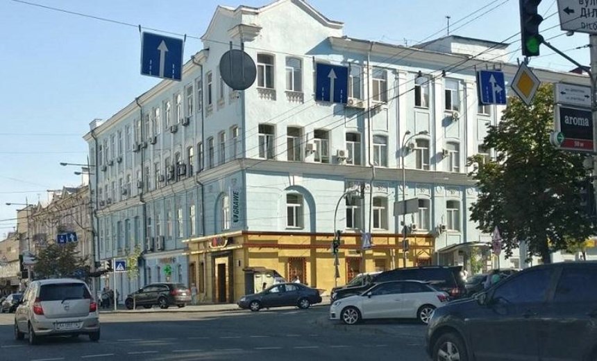 На Большой Васильковской должны восстановить испорченный фасад дома (фото)