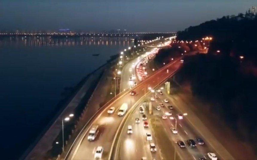 Кличко похвастался новым уличным освещением на Набережном шоссе (видео)