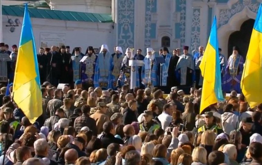 На Софийской площади проходит молебен за автокефалию (фото, видео)